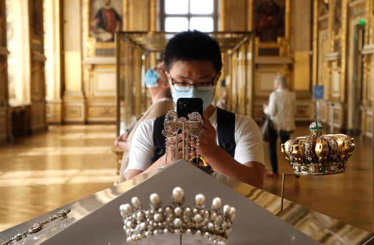 How theft of France’s dusty Crown Jewels could benefit the Louvre