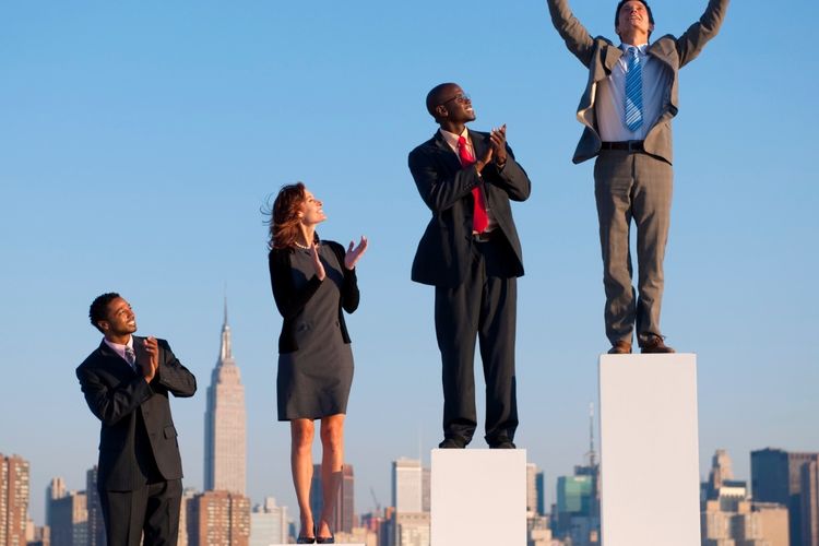 Hasil Usaha Selama Ini Terbayar! 6 Zodiak Puncak Kesuksesan Akhir Oktober 2025: Panduan Energi, Doa,