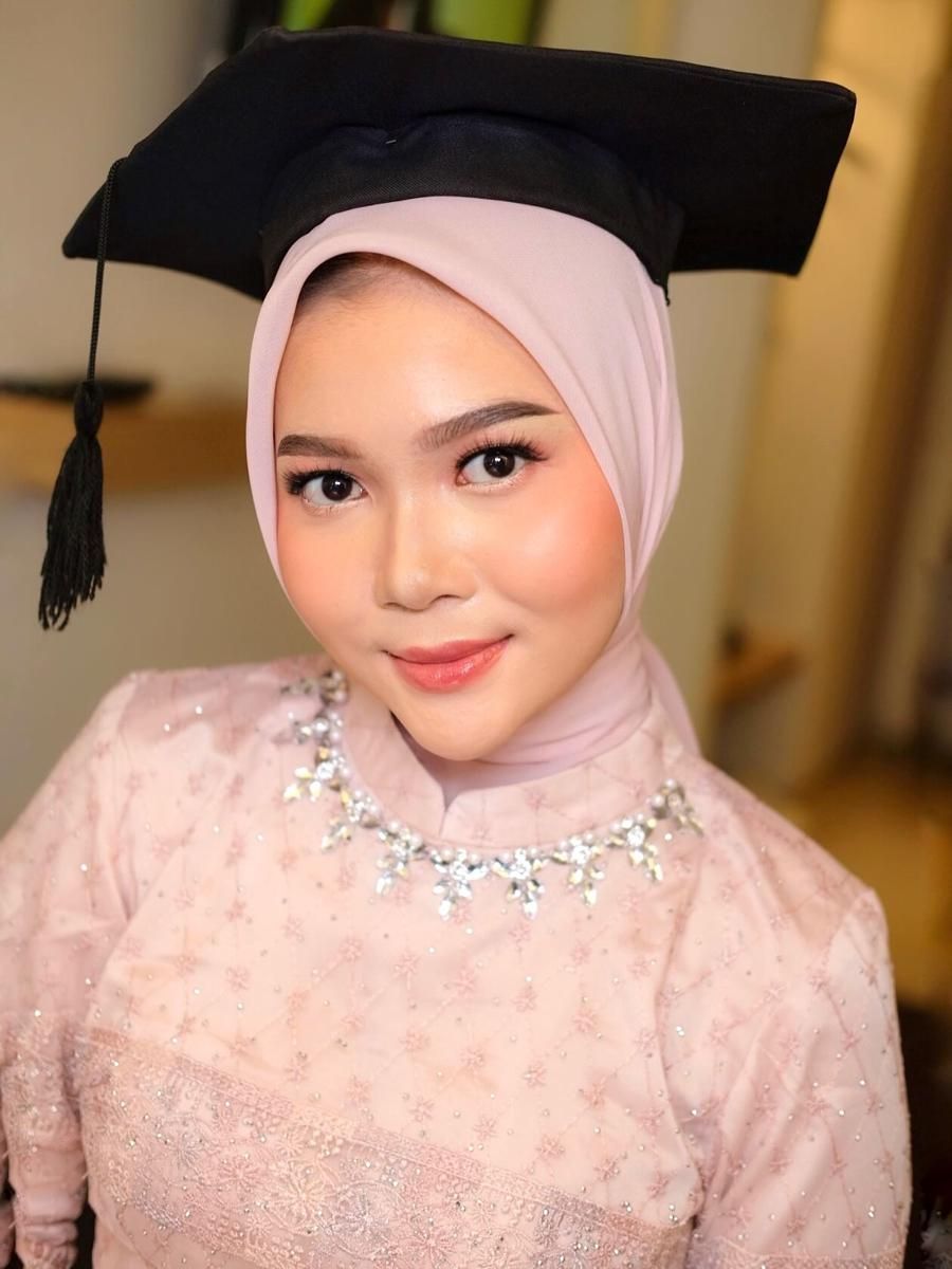 7 Inspirasi Makeup Wisuda Korean Look Segar dan Alami