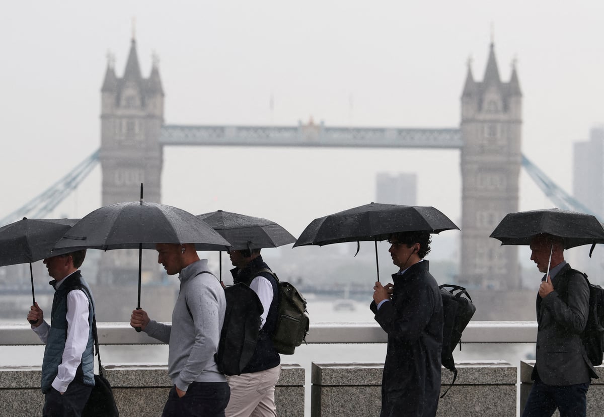 London weather: Heavy rain hits as capital set for days of drizzle