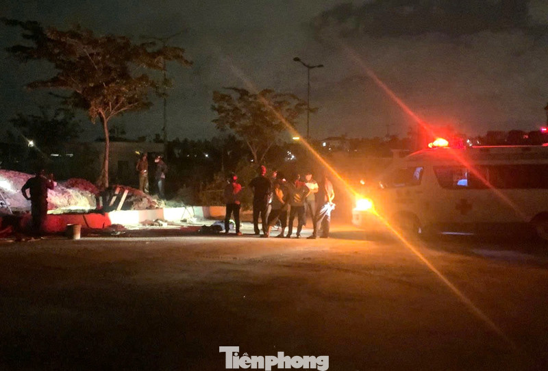 Người đàn ông bị vùi lấp trong đống đất ở công trình bệnh viện TPHCM