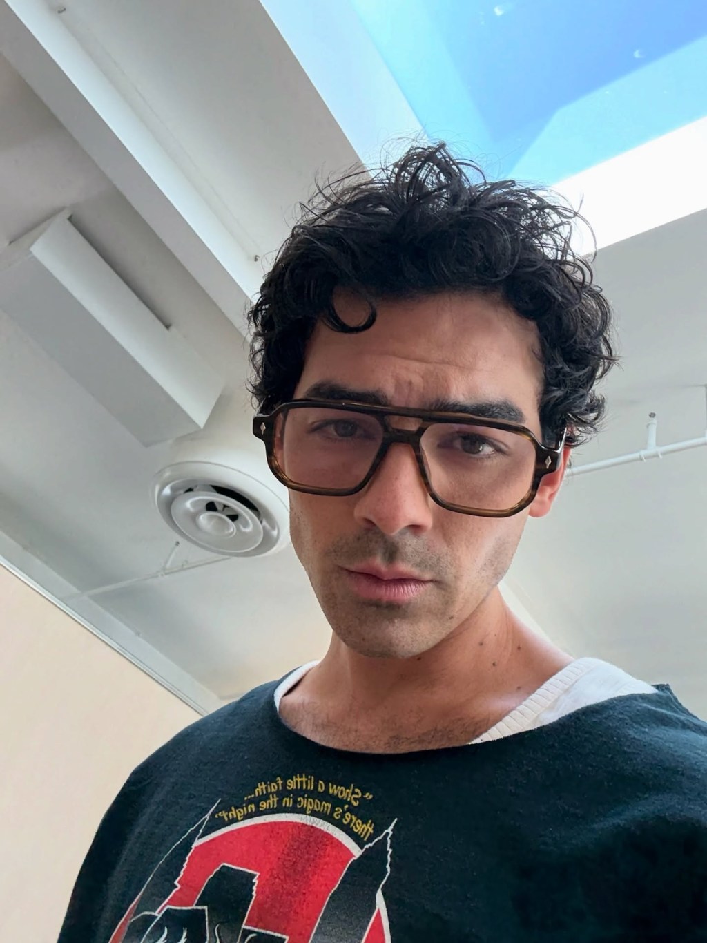 joe jonas personality - Ilustrasi 3