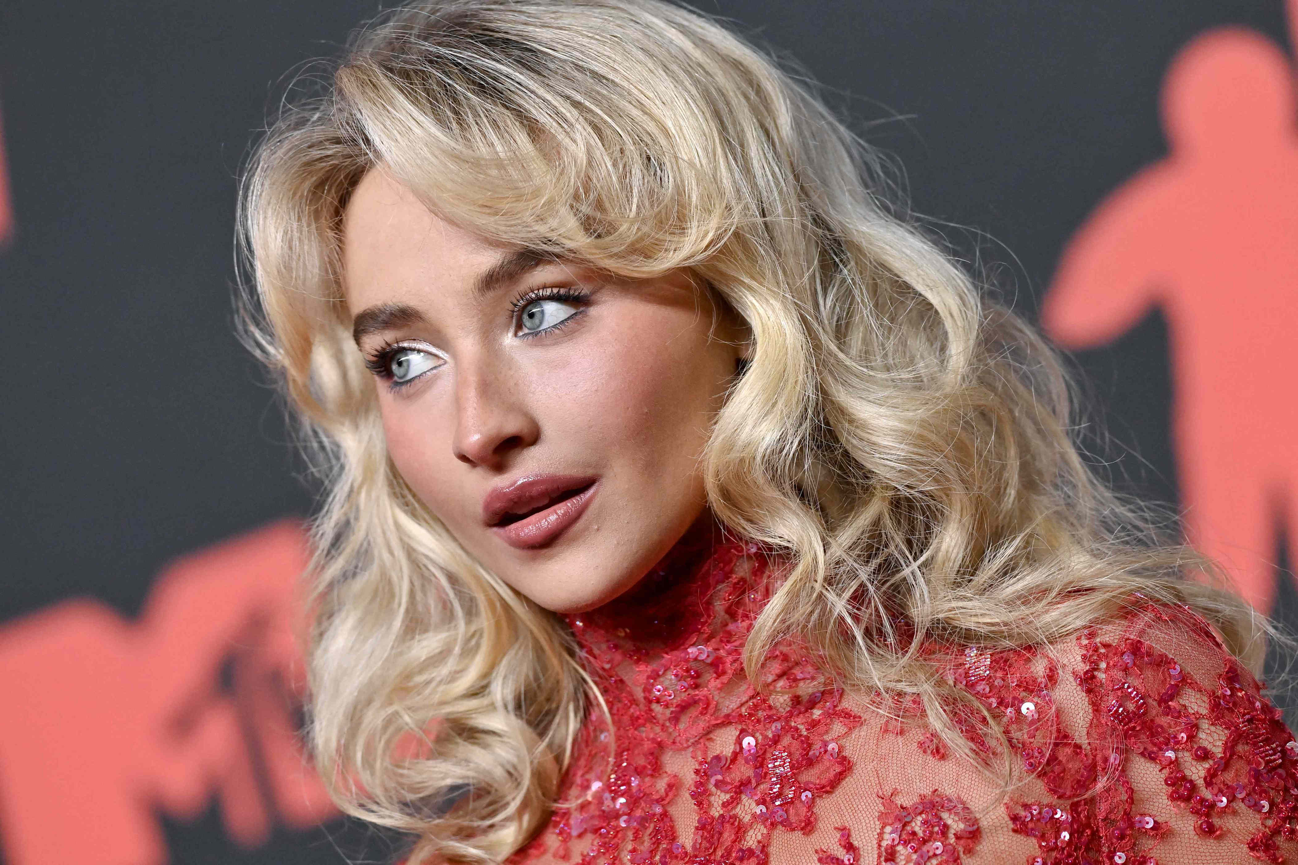 Sabrina Carpenter Ditches Her Signature Blonde for Her Most Dramatic