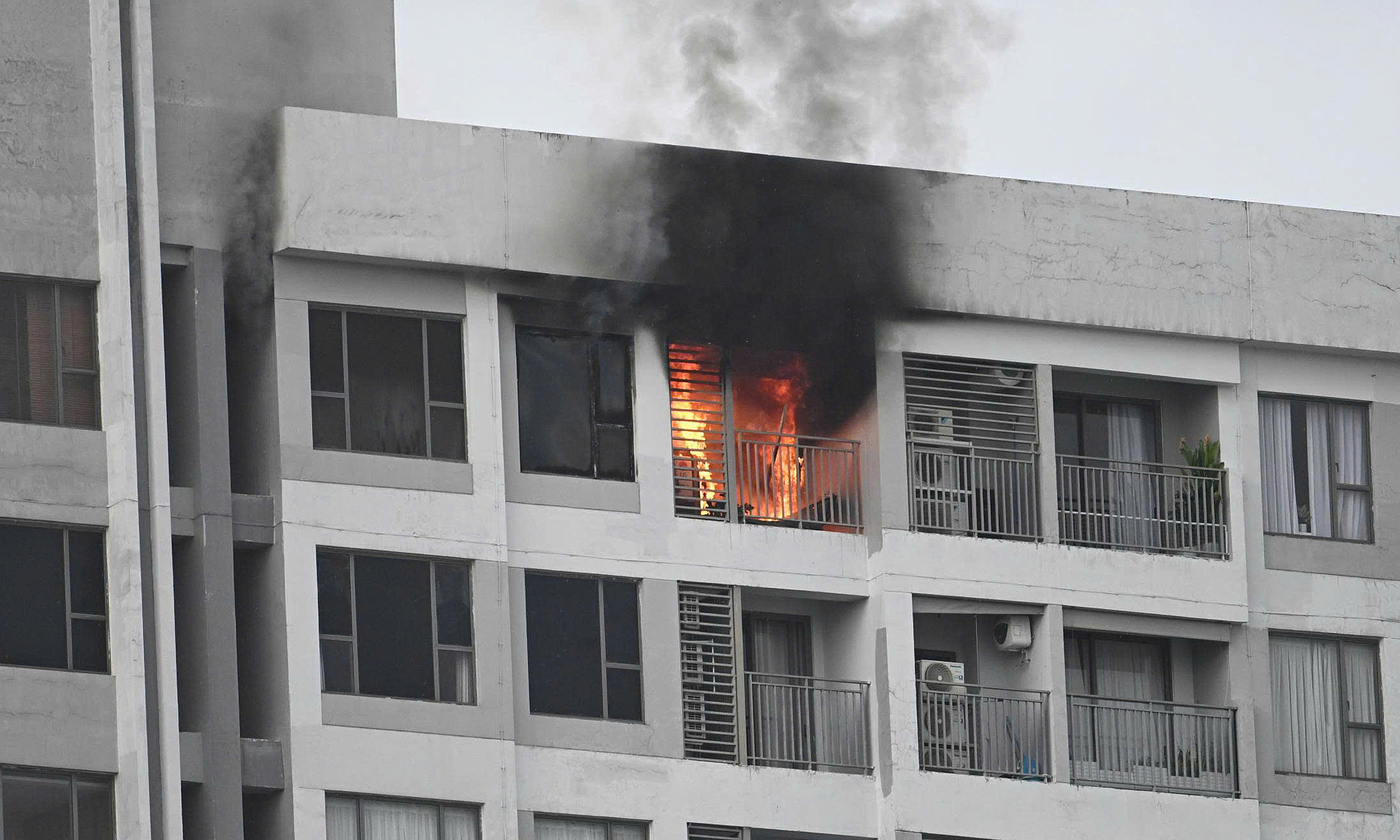 Fire breaks out at high-end Rivergate Residence apartment complex in Ho ...