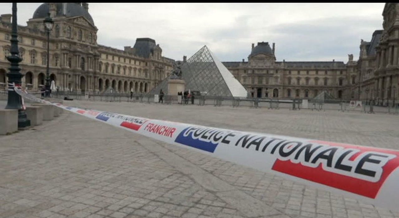 Il Louvre riapre regolarmente dopo lo spettacolare furto
