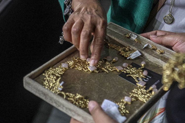 Perhiasan Kerajaan Raib di Louvre, Aksi Cepat 7 Menit Hebohkan Paris