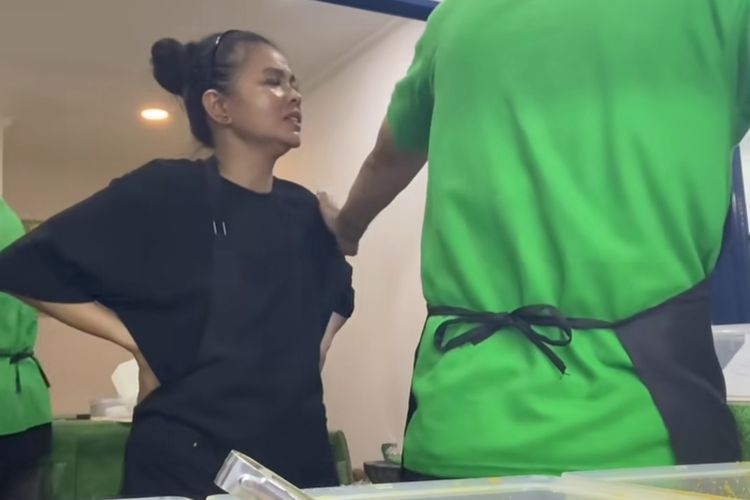 Bisnis Kuliner Epy Kusnandar Diserang Preman, Karina Ranau Protes dengan Air Mata