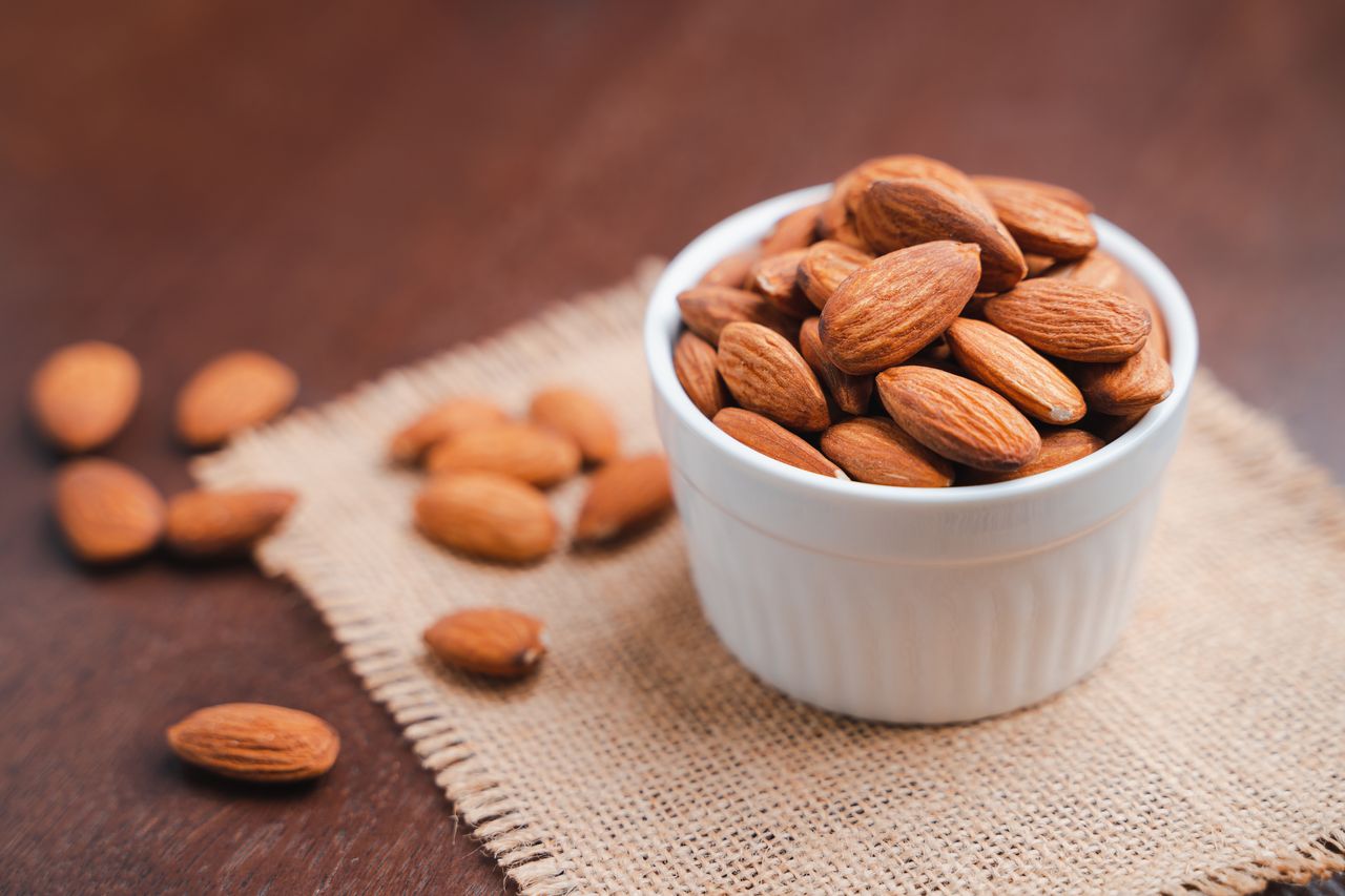 An image of almonds