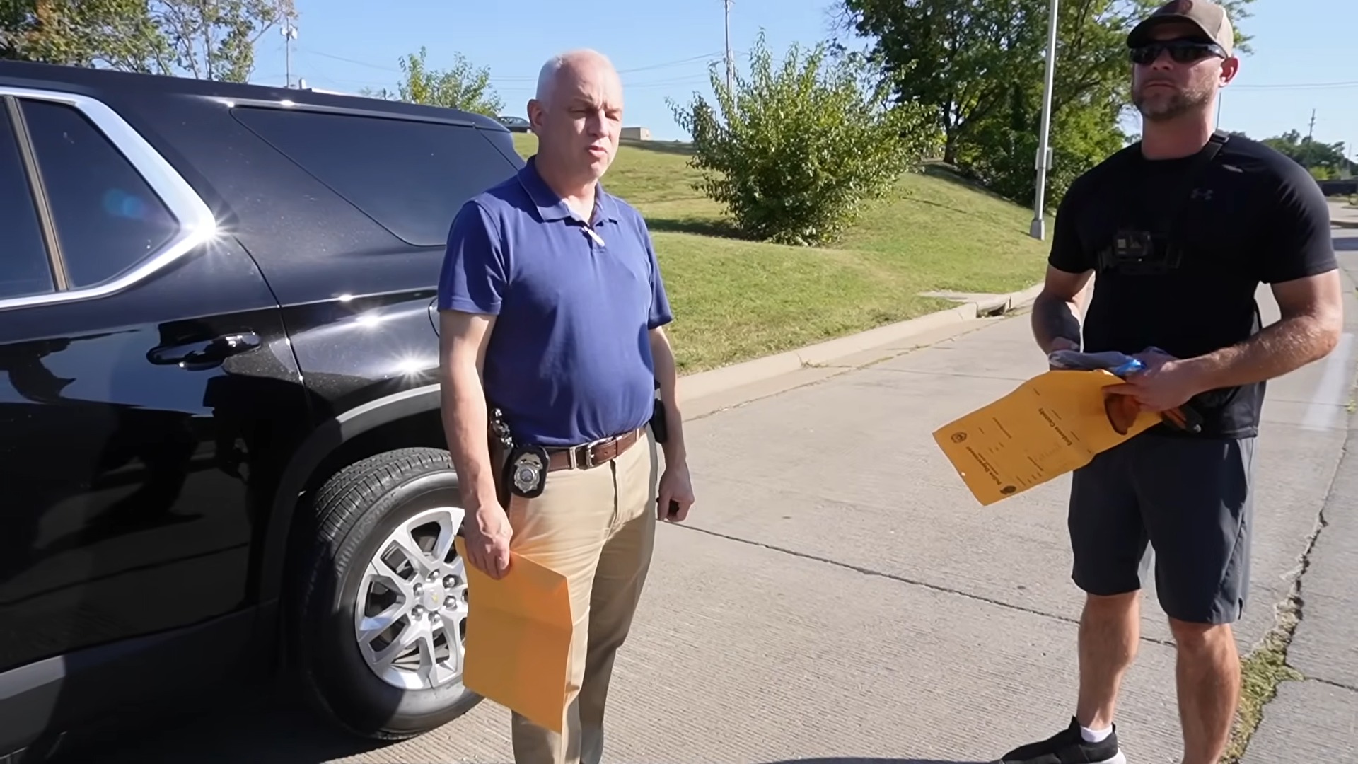 Police detective teams up with magnet fisher in unlikely partnership