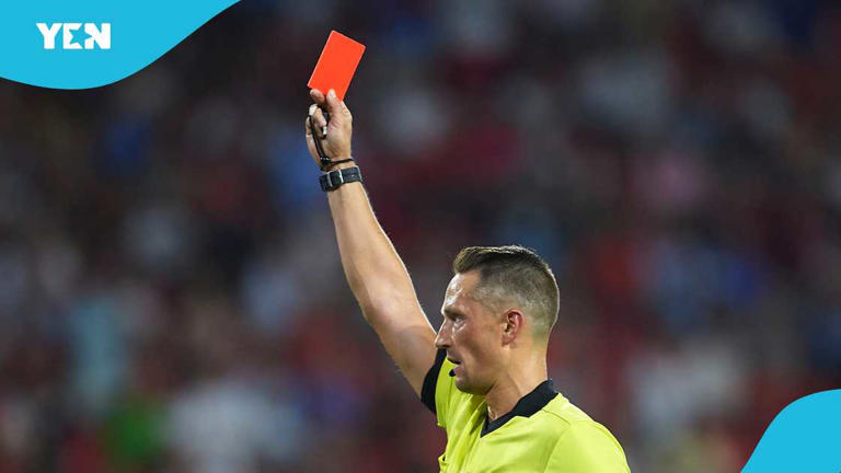 Referee brandishes 7 red cards in chaotic top-flight clash