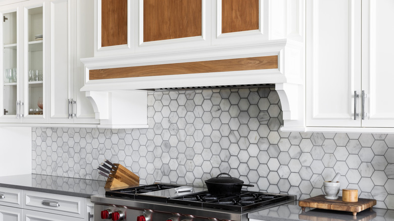 This Stunning Reclaimed Wood Project Makes Your Range Hood Look Custom