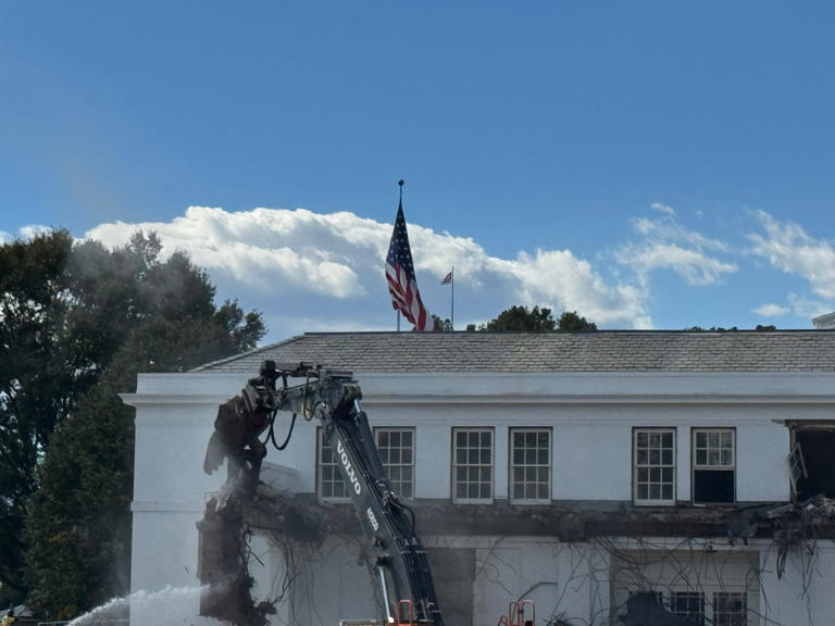 Demolition begins on East Wing of White House for Trump’s new $250 ...