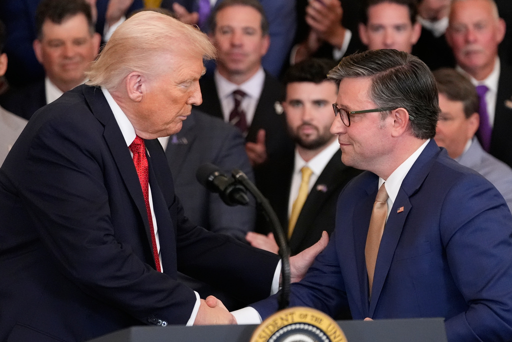 Trump honors 2025 college baseball champs LSU and LSU-Shreveport