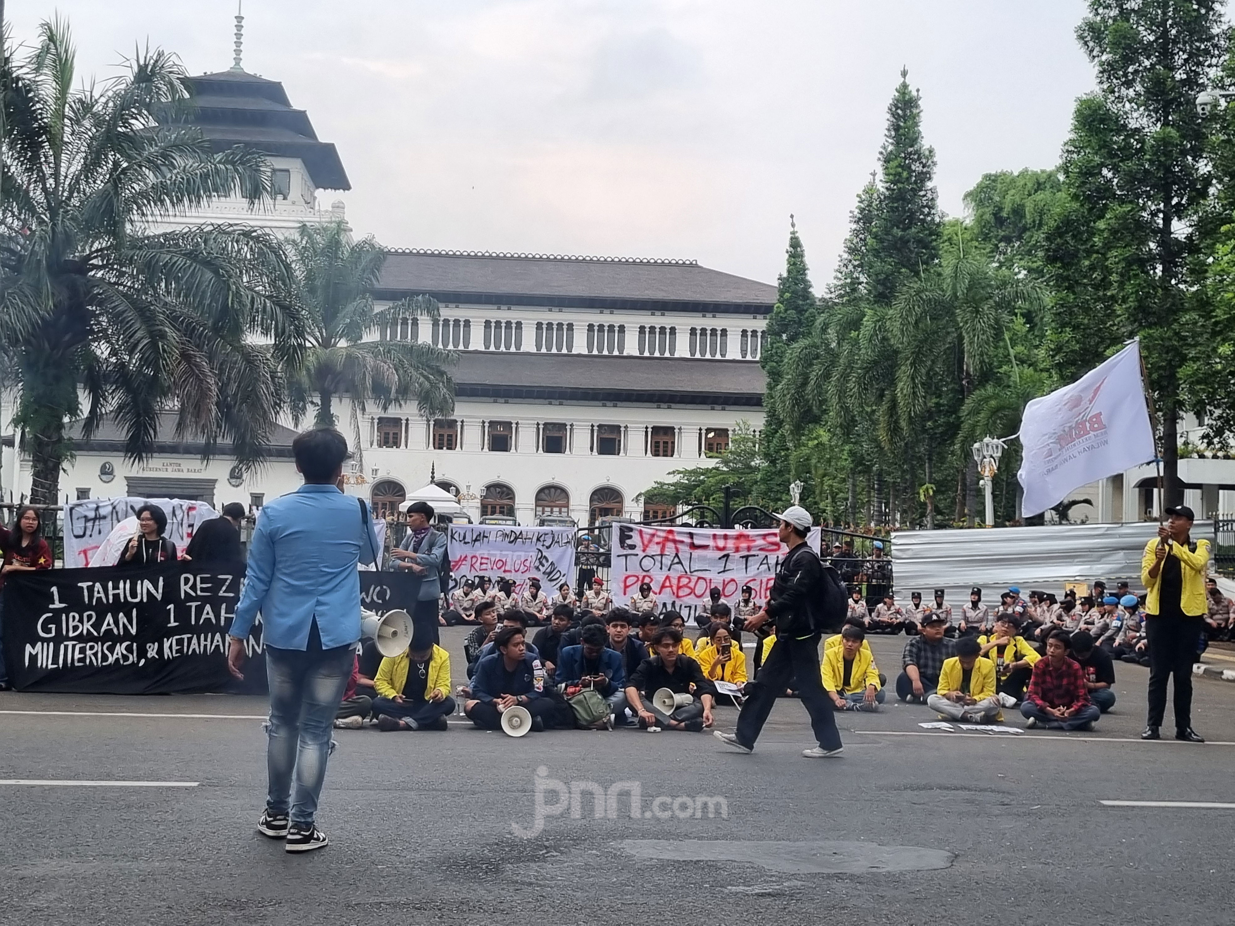 Kritik Pedas BEM SI Atas Satu Tahun Kepemimpinan Prabowo - Gibran