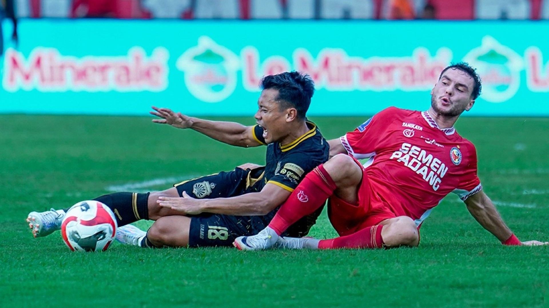 Krisis Kemenangan, Persis Solo dan Semen Padang Tenggelam di Zona Merah