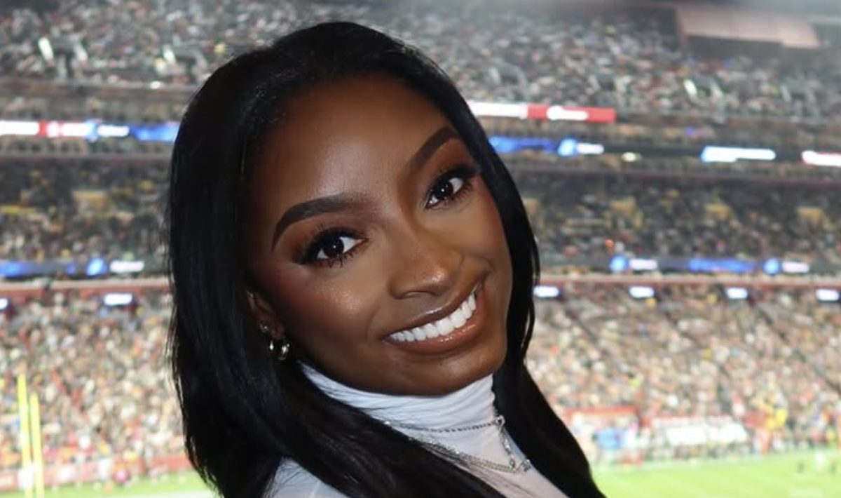 Simone Biles rocks special Bears pants at husband's NFL game