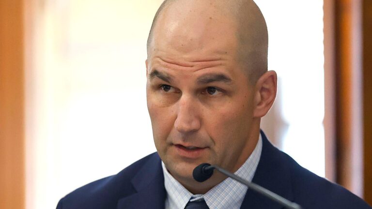 Ex-trooper Michael Proctor, lead investigator in Karen Read case ...