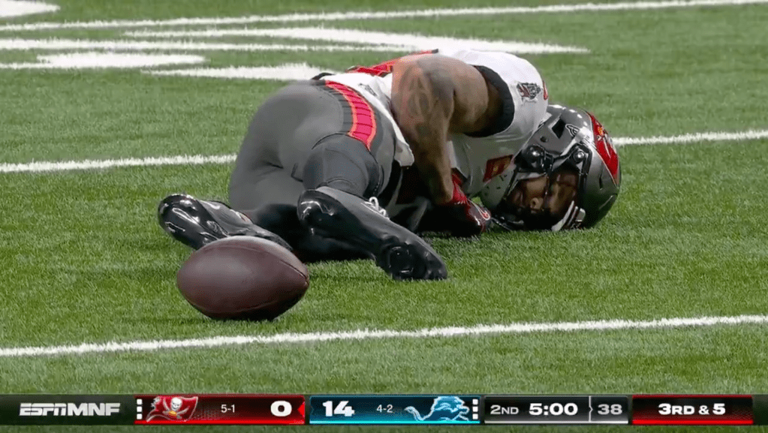 Buccaneers’ Mike Evans helped off field in scary ‘Monday Night Football ...
