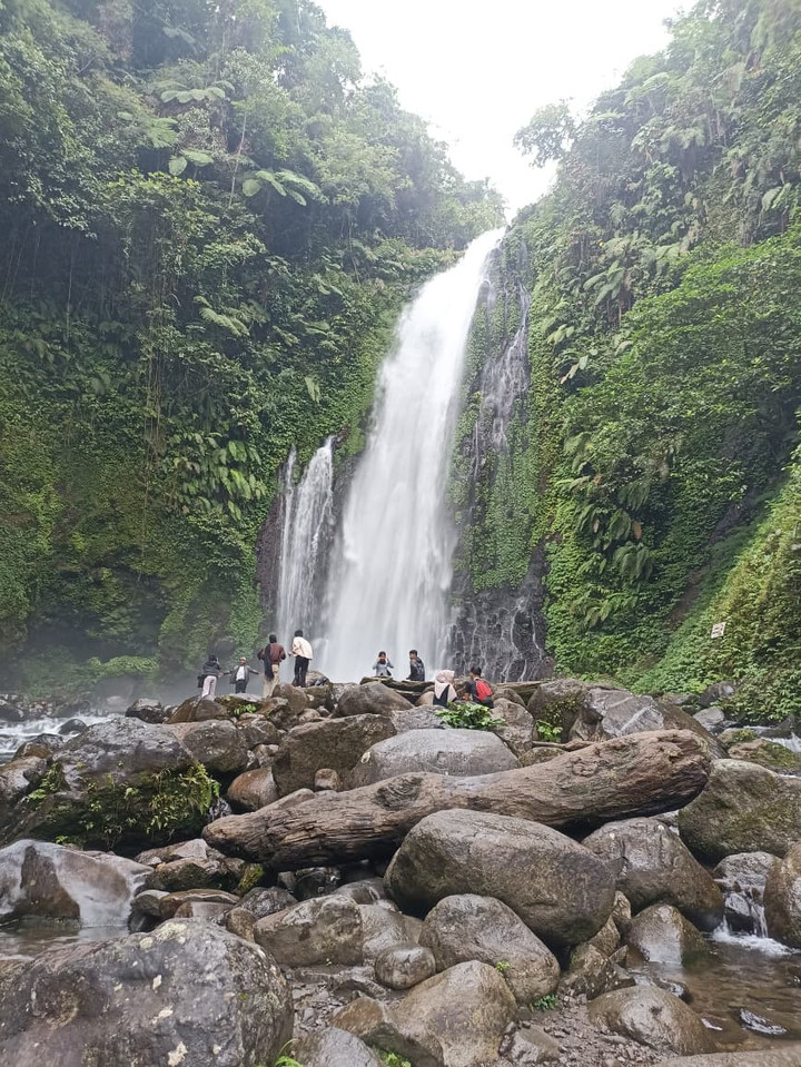 Menjelajahi Keindahan Curug Gomblang Banyumas