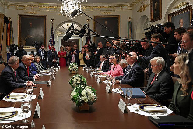 Body language expert analyses Rudd's response to Trump: 'Disaster'