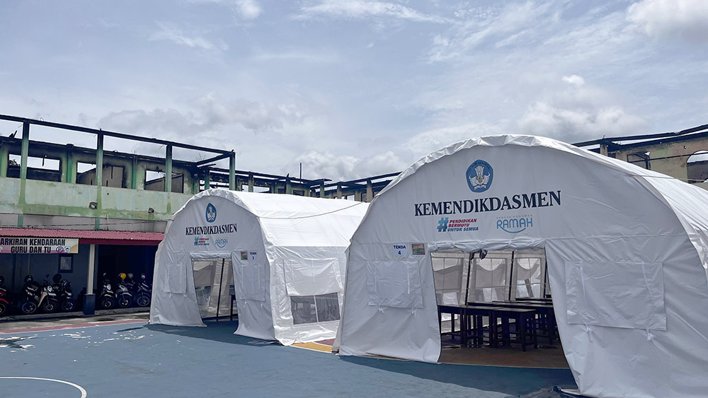 12 Kelas Terbakar, Siswa SMAN 1 Tebingtinggi Belajar di Tenda