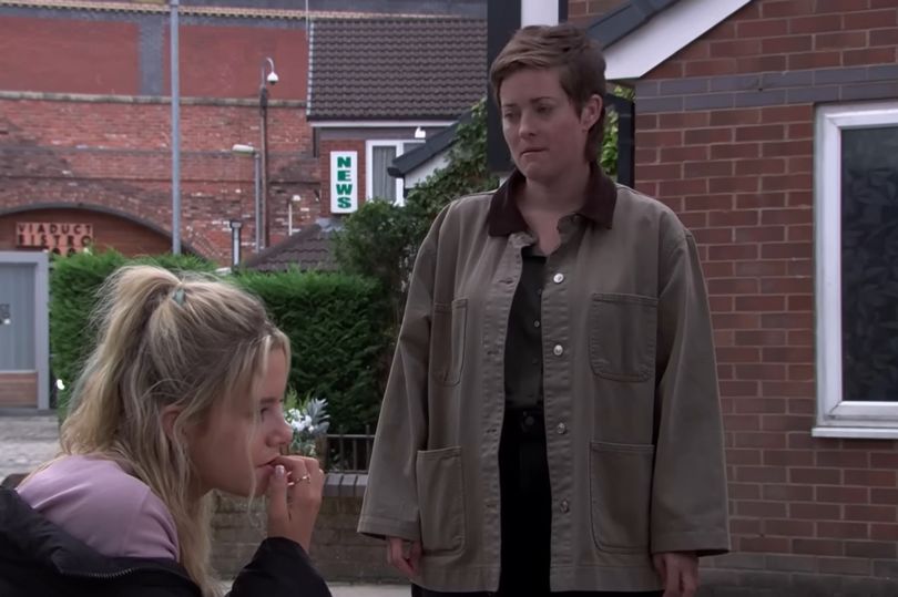 Coronation Street fans fear for favourite in death 'foreshadowing' with Becky  Swain