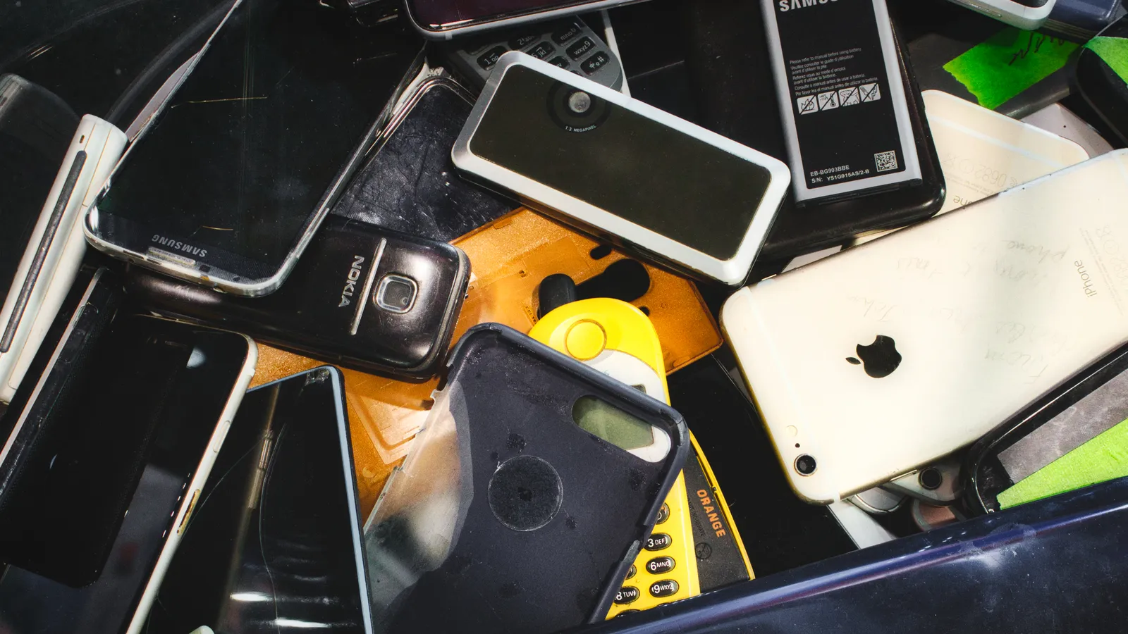 This DIY hack turns old phones into watchdogs