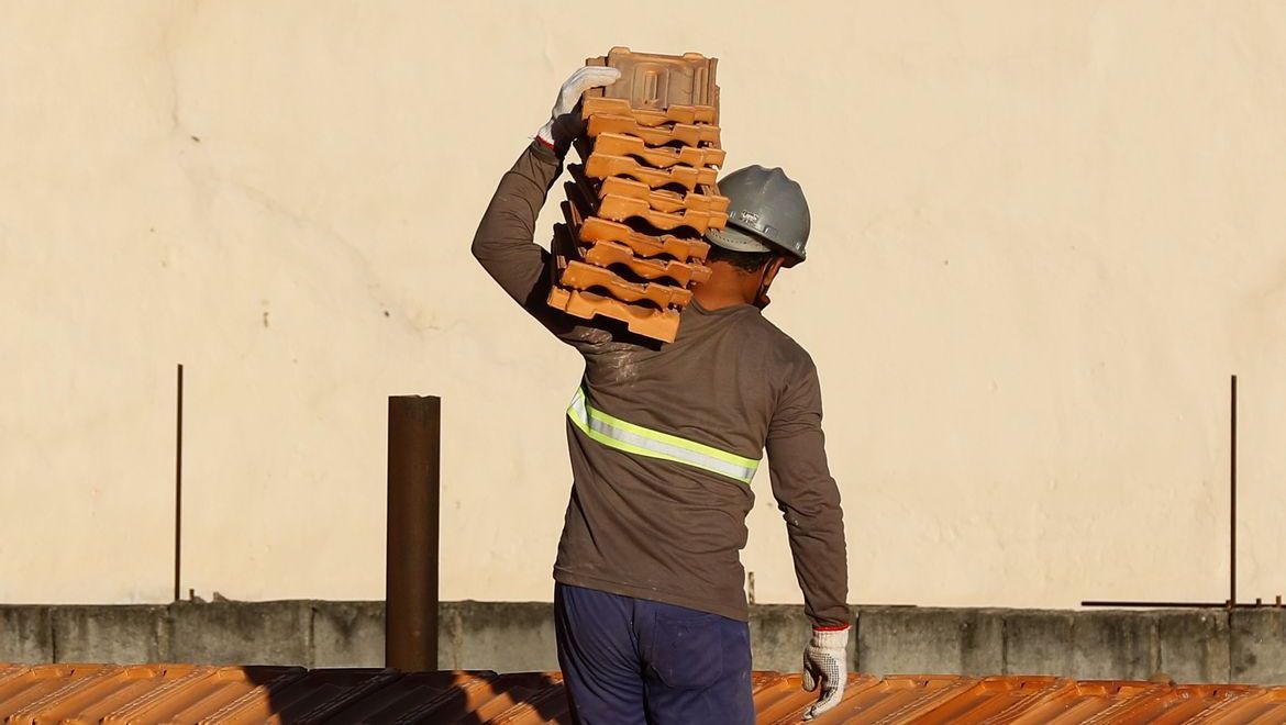 Valor do imóvel pode subir ao redor de 5% com fim da 6x1, diz Abrainc