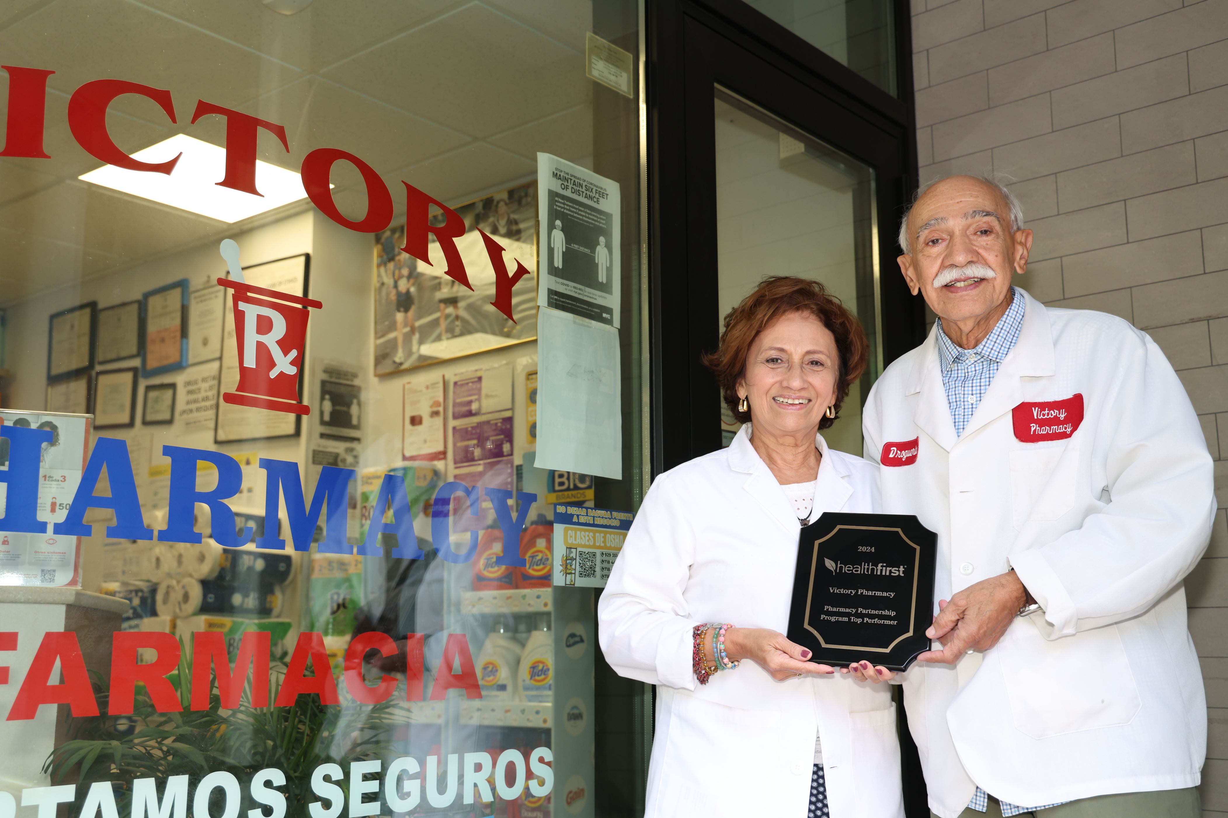 Reconocen la labor de varias farmacias de vecindarios en NYC