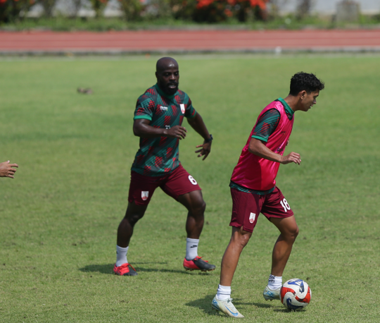 Fuad Sule Siap Bermain Lawan Persib, Pelatih Persis Tidak Takut Kehilangan Gelandang Irlandia