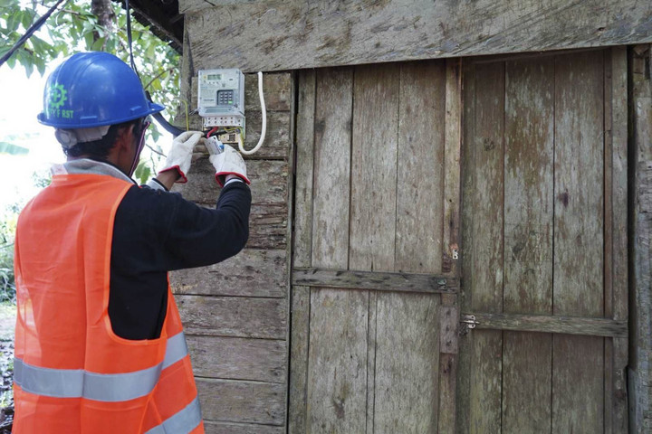 Dari Pegunungan Arfak ke Musi Banyuasin: Saat Cahaya Jadi Simbol Keadilan Energi 2 AA1OR77o