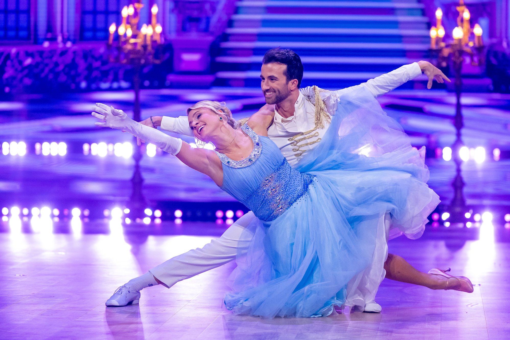 Tiril og Santino opptrer under program 3 av Skal vi danse 2025. Foto: Thomas Andersen / TV 2