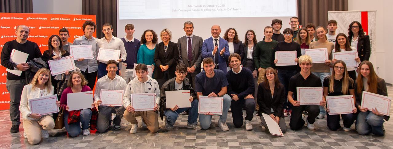 Banca di Bologna sostiene i giovani. Assegnate cinquanta borse di studio