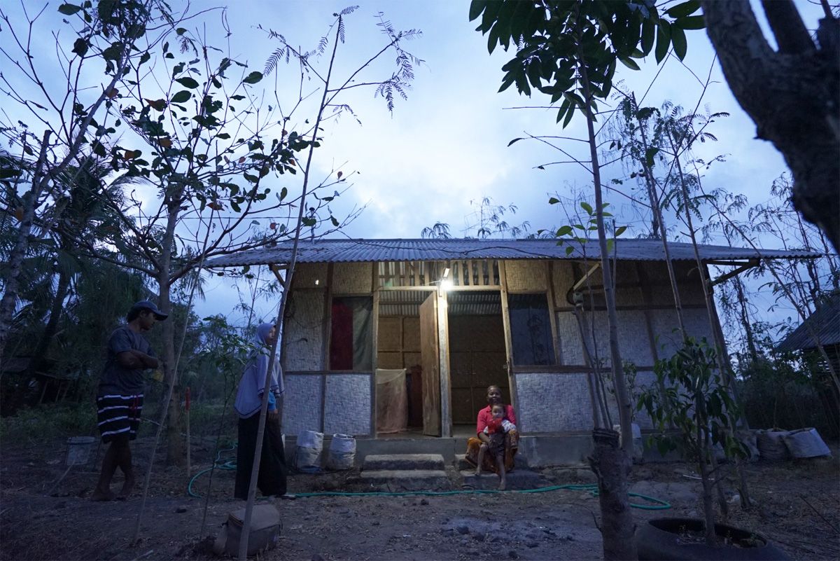 Listrik Masuk Desa, Senyum Bersinar di Ujung Negeri
