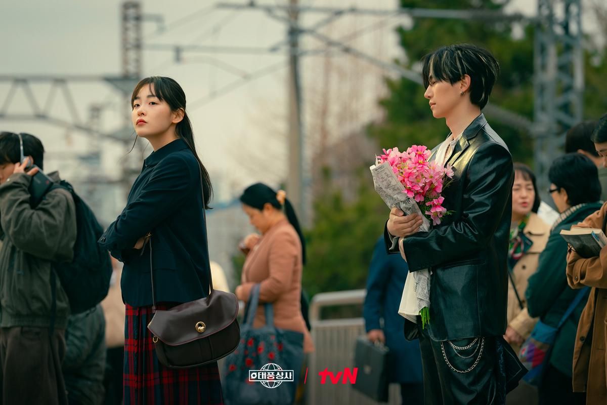 Perbedaan Gaya Hidup Kang Tae Poong dan Oh Mi Seon di Typhoon Family 2 AA1ORi3n