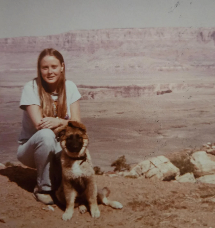 16 People Shared Photos of Their Moms in Their Youth, and We Had to