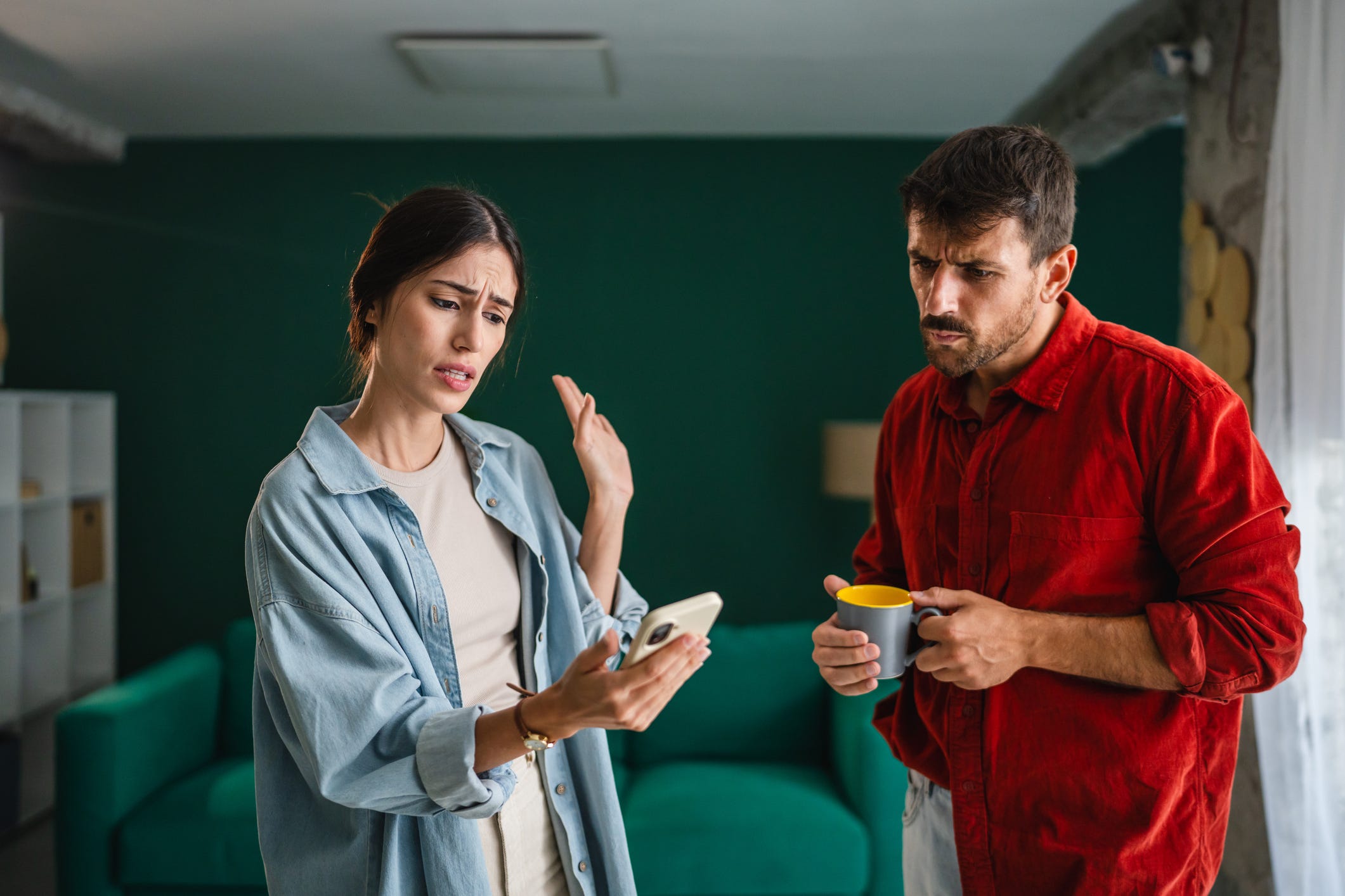 ‘Throning’ is a heartbreaking new dating trend. Has social media ruined