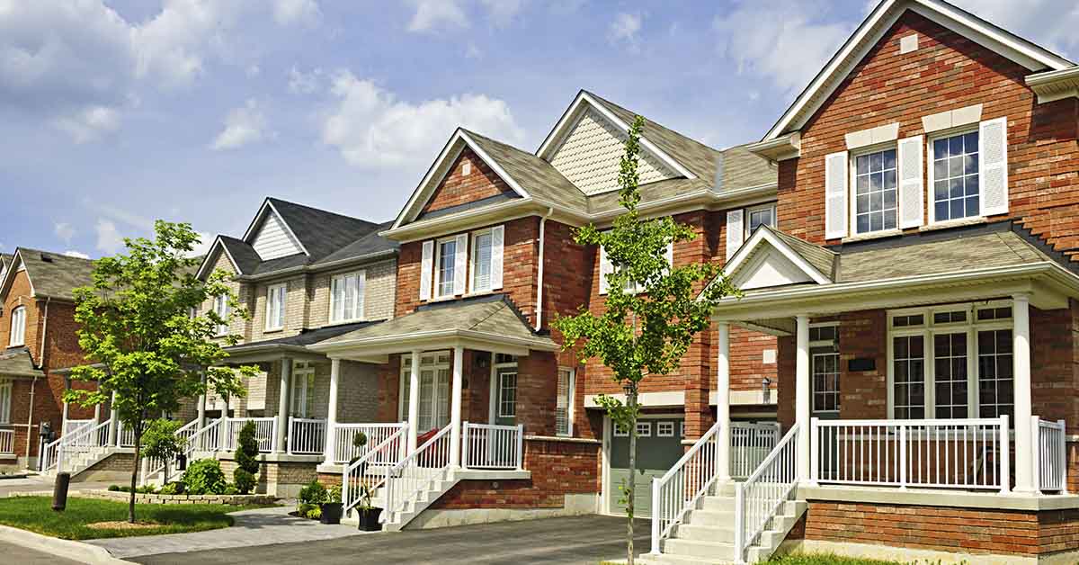 Neighbor's Sweet Reply to Little Girl's Note Melts Hearts Online