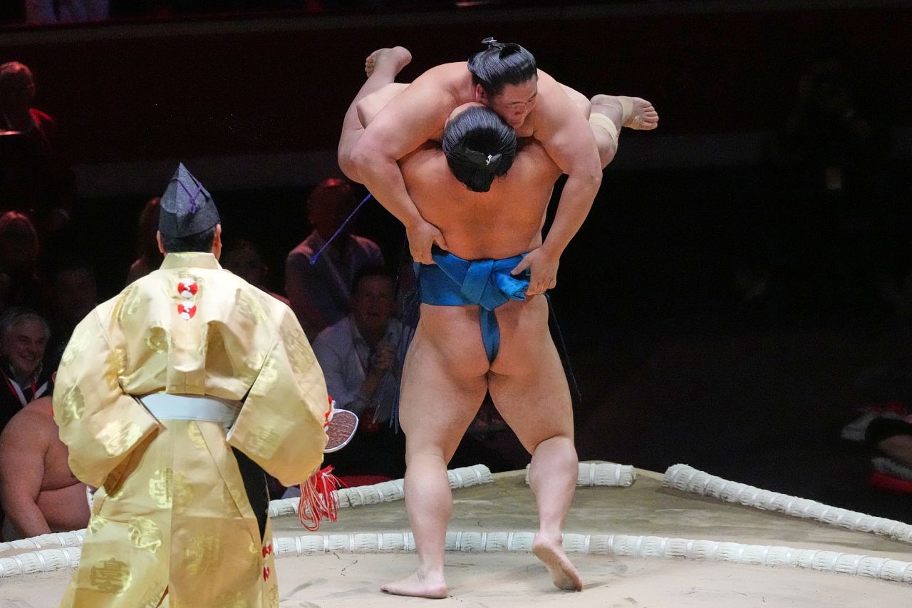 In pictures: Ancient Japanese sumo returns to London for the first time ...