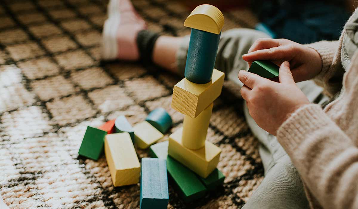 AA1OSbBj Lone Parents Barred from Education by High Childcare Costs