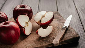 Kitchen Hacks: How to prevent apple slices from browning?