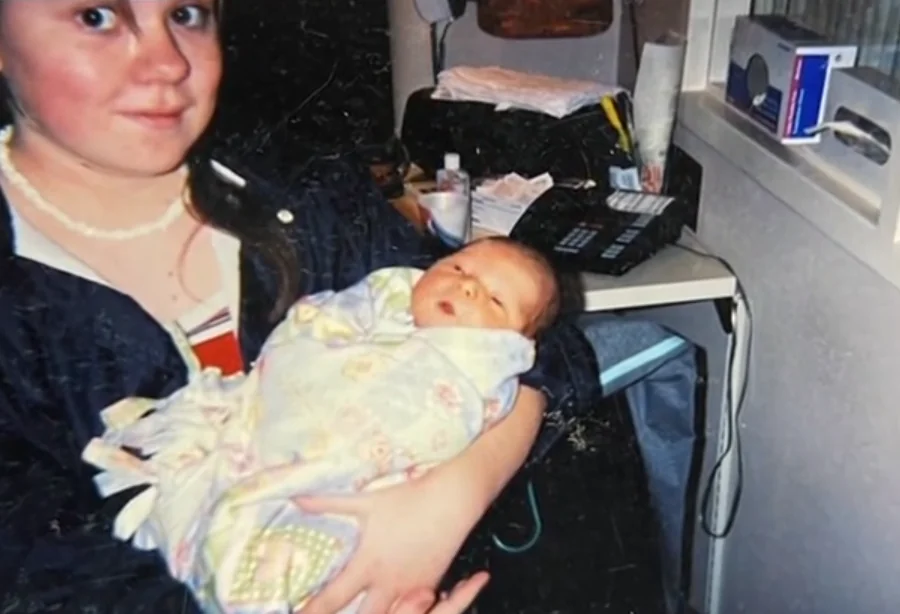 contioutra.com - Mulher descobre que o colega de trabalho &eacute; o filho que ela entregou para ado&ccedil;&atilde;o h&aacute; 20 anos