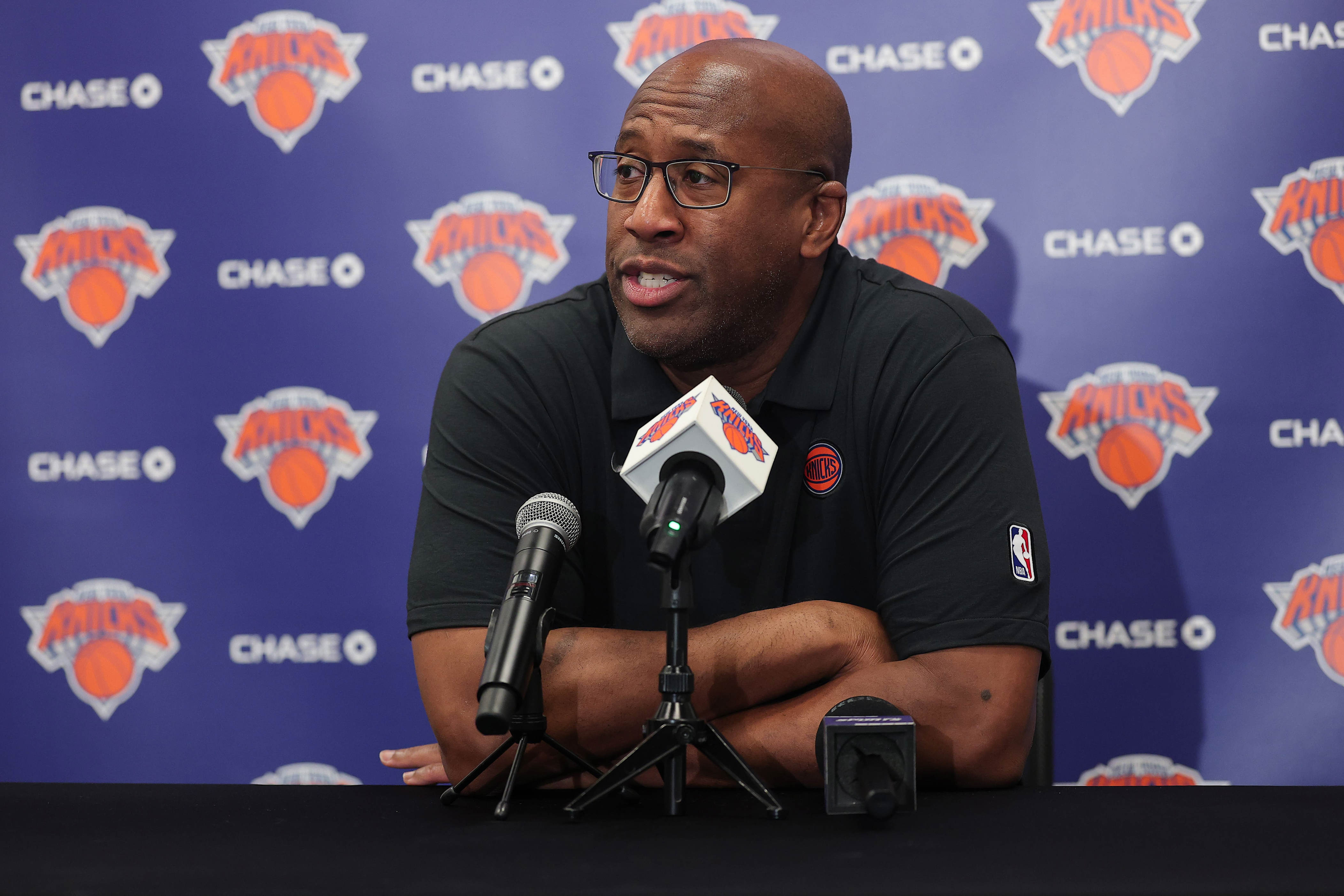 New York Knicks HC is using NFL plays to teach team