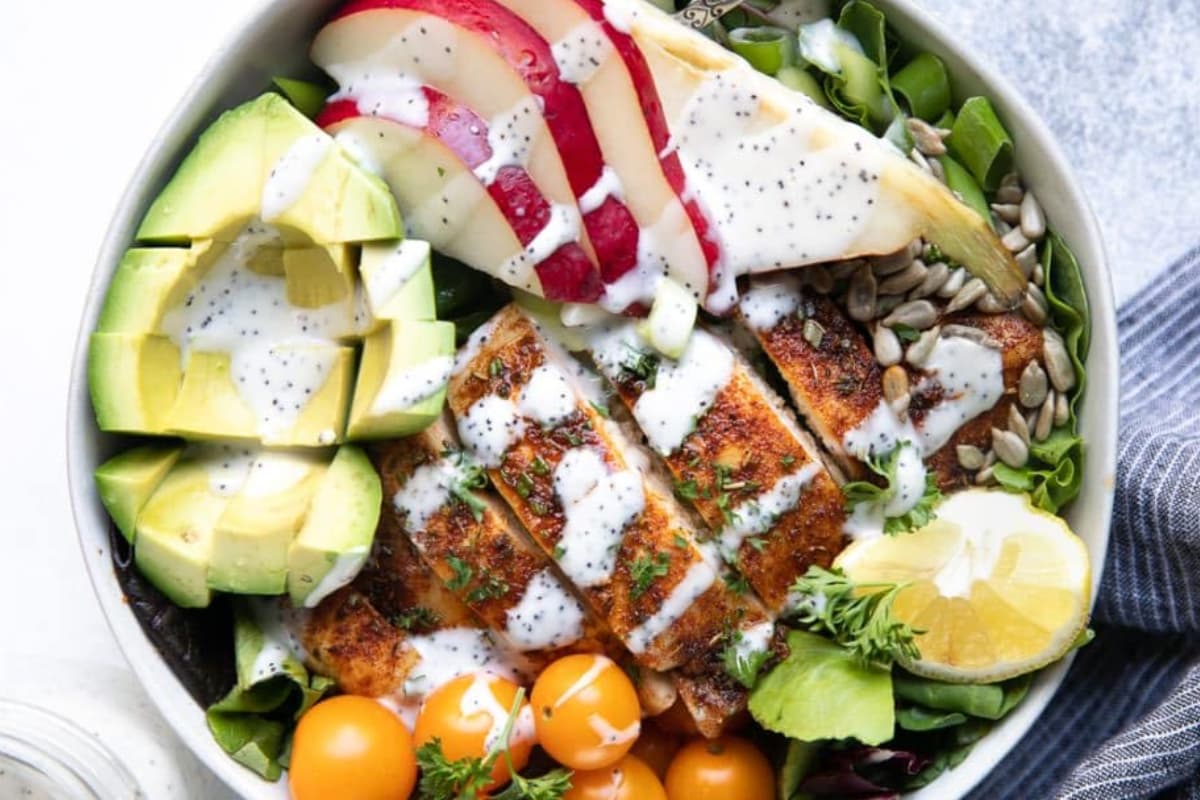 22 salads with chicken that aren’t boring or basic