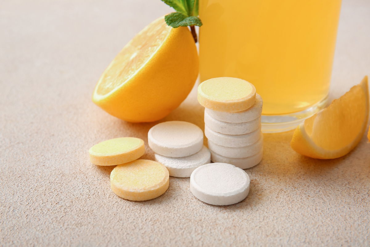 Vitamina C efervescente: para que serve, como tomar (e dúvidas comuns)
