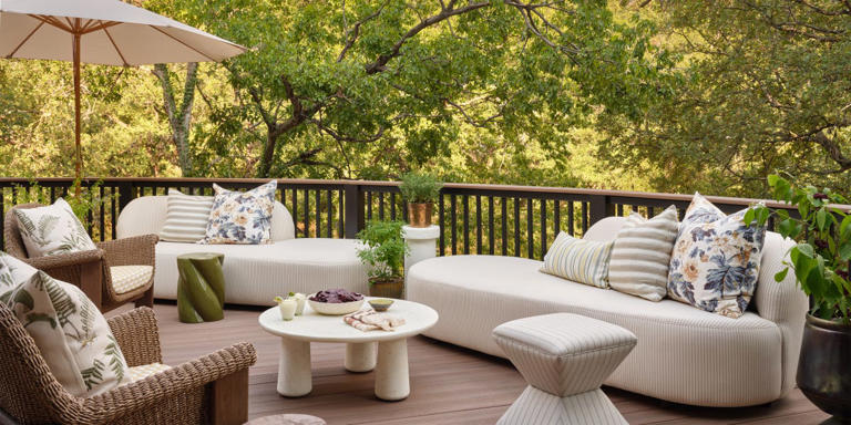 This Designer's Genius Layout Transforms an 850-Square-Foot Deck Into ...