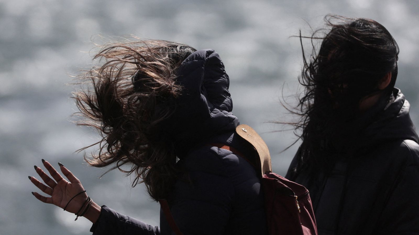 Heavy rain and 75mph winds to batter parts of UK - as weather warning ...