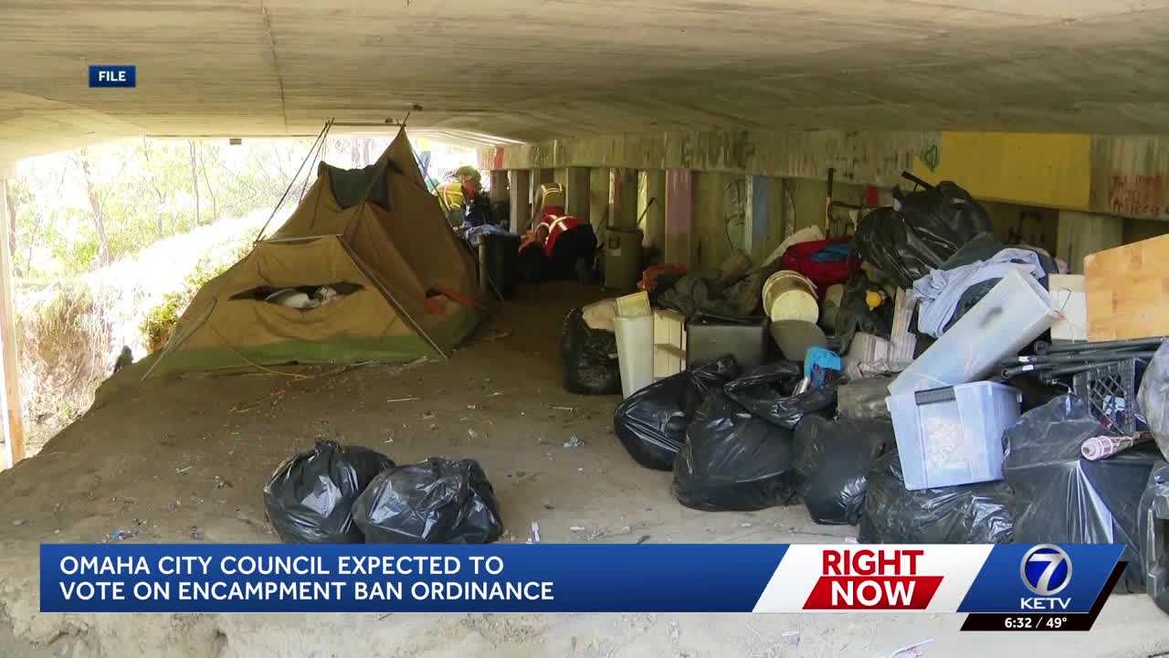 City votes on amended ordinance proposed to ban homeless encampments