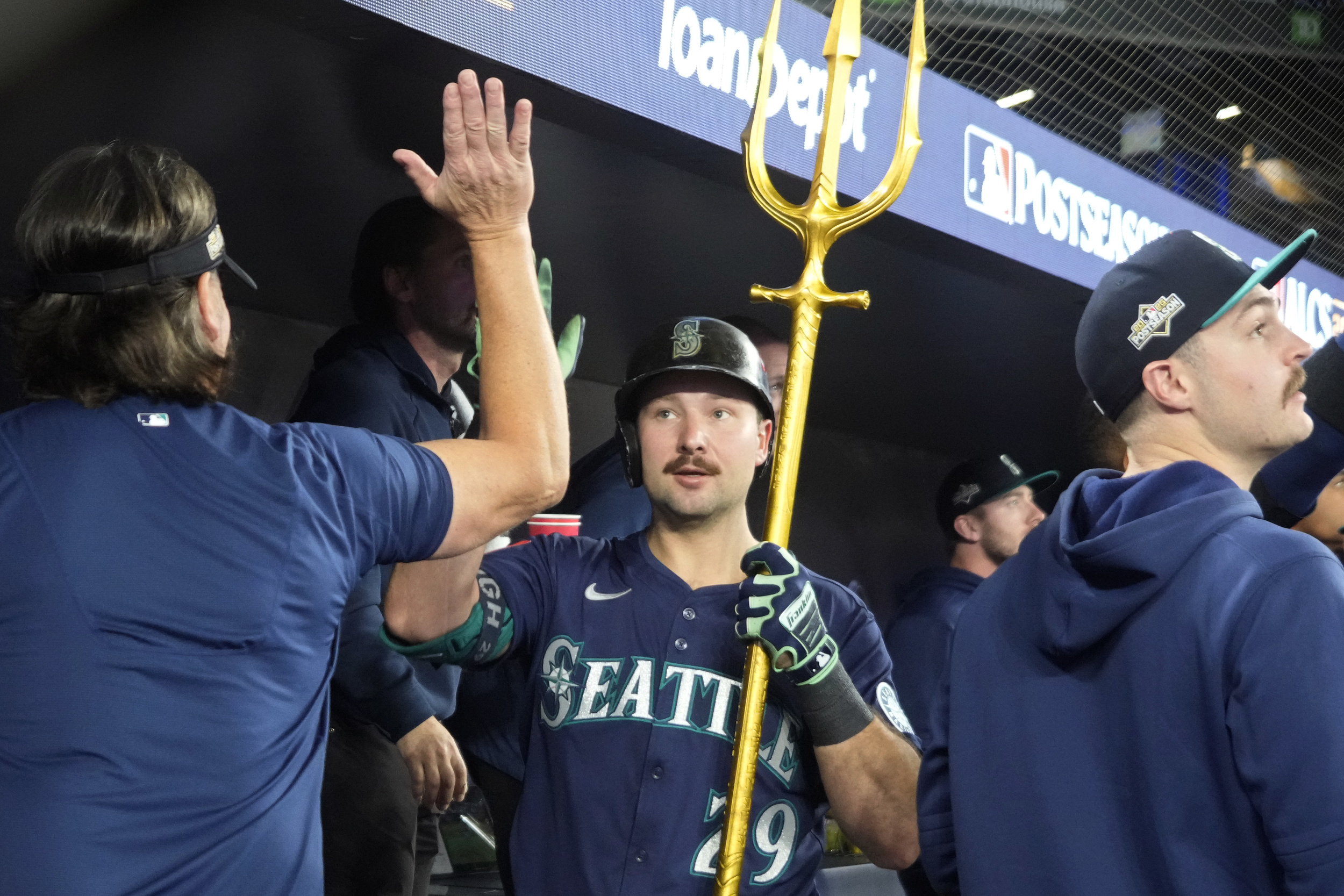 Cal Raleigh had heartbreaking interview after losing in ALCS