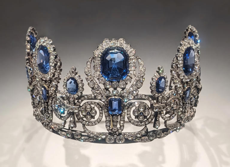 Ce qu’il faut savoir sur les objets « inestimables » volés au Louvre ce ...